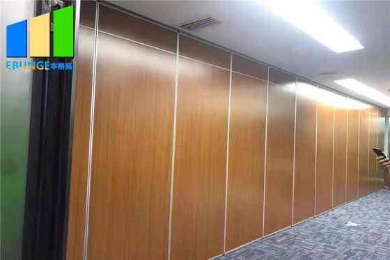 Sistema acústico de dobramento de impermeabilização sadio da separação do escritório para a sala de conferências de formação