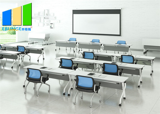 A sala de conferências empilhável de dobramento ajustável apresenta tabelas do treinamento do escritório