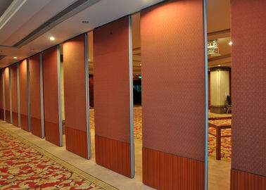 Portas internas da dobra do Bi da sala de múltiplos propósitos, deslizando portas internas para a sala de reunião